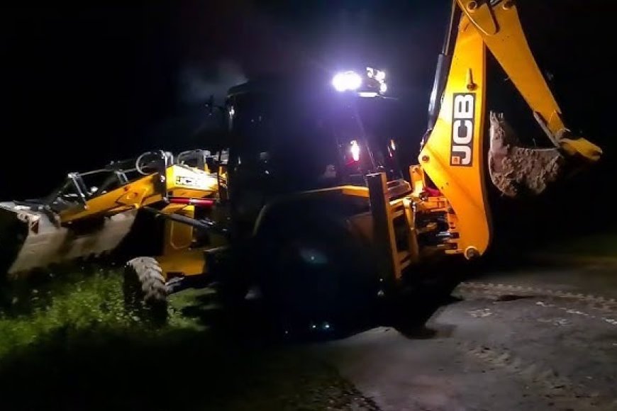 कौशांबी में आधी रात को जेसीबी ने तोड़ी सड़क और दीवार, बीजेपी नेता के पति पर लगे गंभीर आरोप