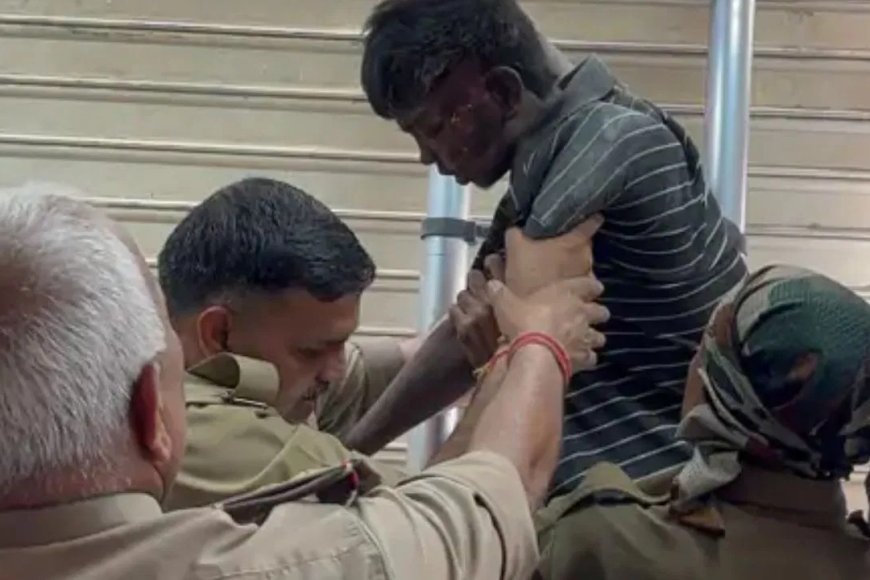 चोर चोरी के इरादे से क्लीनिक में घुसा, लेकिन उसकी गर्दन शटर में फंस गई…फिर सुबह उसका वहीं इलाज कराया गया।