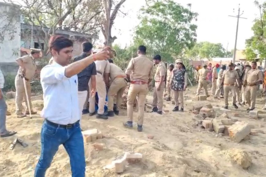 अमेठी में अंबेडकर प्रतिमा विवाद पर बवाल, पथराव और लाठीचार्ज से हालात बिगड़ गए।