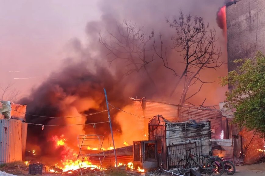 विकासनगर अग्निकांड: 500 झोपड़ियां जलकर राख, दो मासूमों की मौत से पसरा मातम