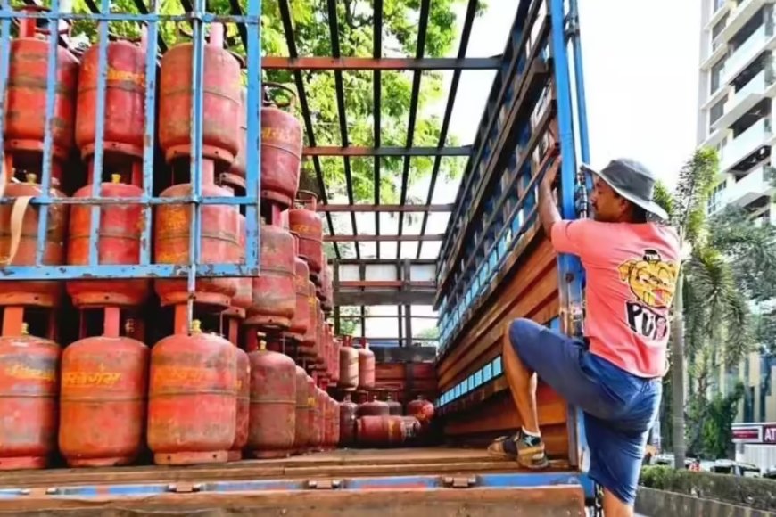 स्कूलों में गैस सिलेंडर की कमी, भेटुआ के दो स्कूलों में चूल्हे पर बन रहा मिड डे मील