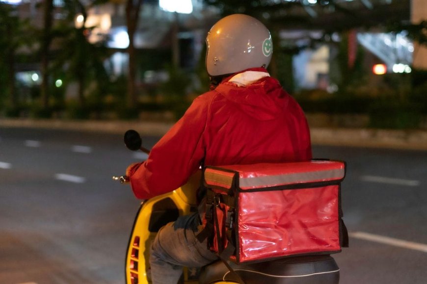 डिलीवरी ब्वॉय के पैन कार्ड पर 9.49 करोड़ रुपये का कारोबार… कौन चला रहा है फर्जी कंपनी? चौंकाने वाला खुलासा