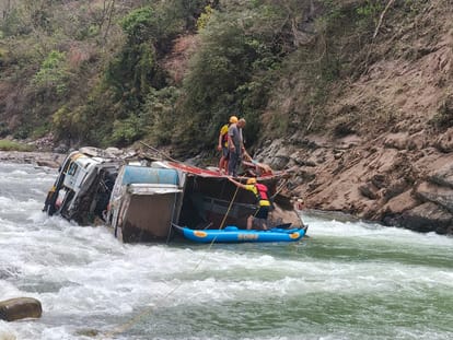 देहरादून: लापता युवक का शव यमुना पुल के पास नदी से बरामद, दो दिन से चल रही थी तलाश, एसडीआरएफ ने ट्रक से बरामद किया -Dehradun News दो दिन बाद यमुना पुल के पास नदी से लापता युवक का शव बरामद
