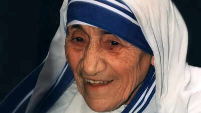 Quote of the Day by Mother Teresa: “I cannot change the world alone, but I can create many waves by tossing a stone in water.” | world News