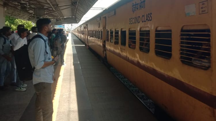 उत्तराखंड: रेल यात्री ध्यान दें, रेल रूट दो महीने से व्यस्त हैं, इन रूटों की ट्रेनों में कन्फर्म टिकट मिलना मुश्किल है – ट्रेन रनिंग स्टेटस रेल रूट दो महीने से व्यस्त हैं, इन रूटों की ट्रेनों में कन्फर्म टिकट मिलना मुश्किल हो रहा है।