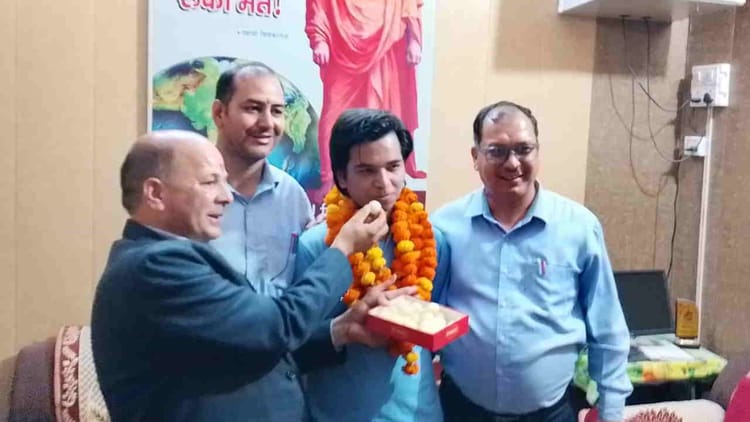 यूके बोर्ड: पिता बाइक स्पेयर पार्ट की दुकान पर काम करते हैं, बेटे ने चुपचाप मेहनत की, नतीजों में दिखाया दम – यूके बोर्ड रिजल्ट कक्षा 12 मेरिट लिस्ट सेकेंड टॉपर उत्तराखंड आर्यन सक्सेस स्टोरी