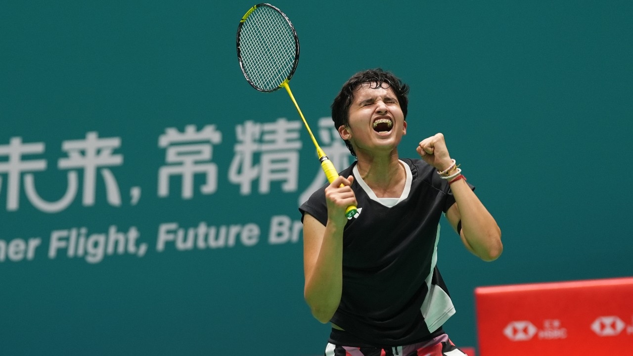 Uber Cup: India kept its quarter-final hopes alive by registering a 3-0 win in the Uber Cup.