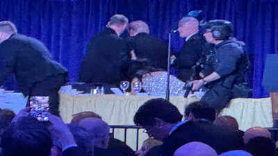 US gunman sent anti-government article to family minutes before shooting