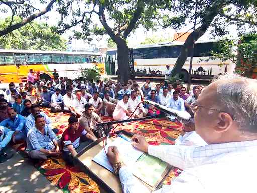 मुज़फ्फरनगर रोडवेज कर्मचारियों का विरोध प्रदर्शन: अवैध बस संचालन और निजीकरण के खिलाफ रोडवेज कर्मचारियों ने किया प्रदर्शन, 20 मई को बड़े आंदोलन की चेतावनी