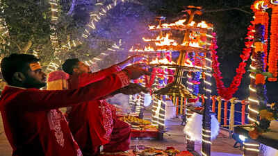 ‘Only Hindu’ banner seen in Bengal temple. india news