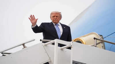 US employees throw away China-issued phones, badges before boarding Air Force One