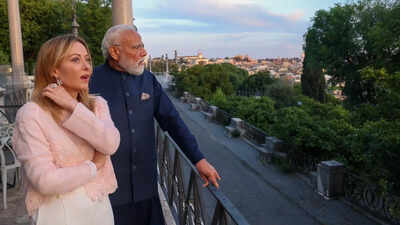 Car ride, dinner and tour of the Colosseum before the conversation