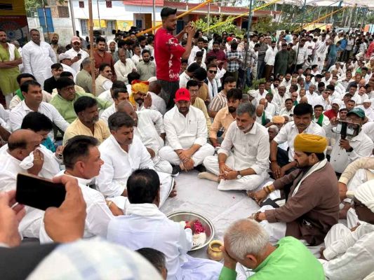 मुजफ्फरनगर-तितावी नसीरपुर शोकसभा में उमड़ा जनसैलाब: श्रद्धांजलि देने पहुंचे बृजभूषण शरण सिंह, सपा में शामिल होने की अटकलों पर दिया काव्यात्मक जवाब