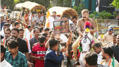 After PM Modi’s appeal to save fuel, Maharashtra MLA reached the Municipal Corporation headquarters on horseback. india news