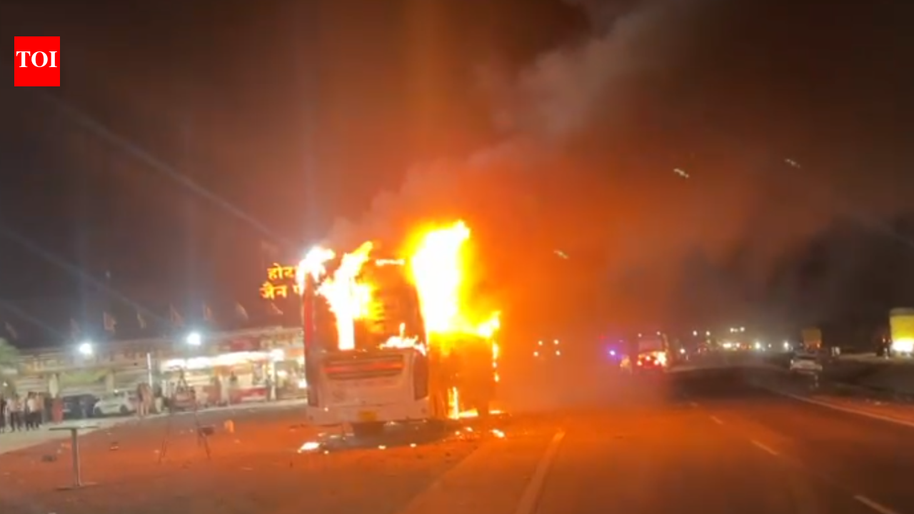 4 year old child dies due to bus fire in Ujjain, Madhya Pradesh
