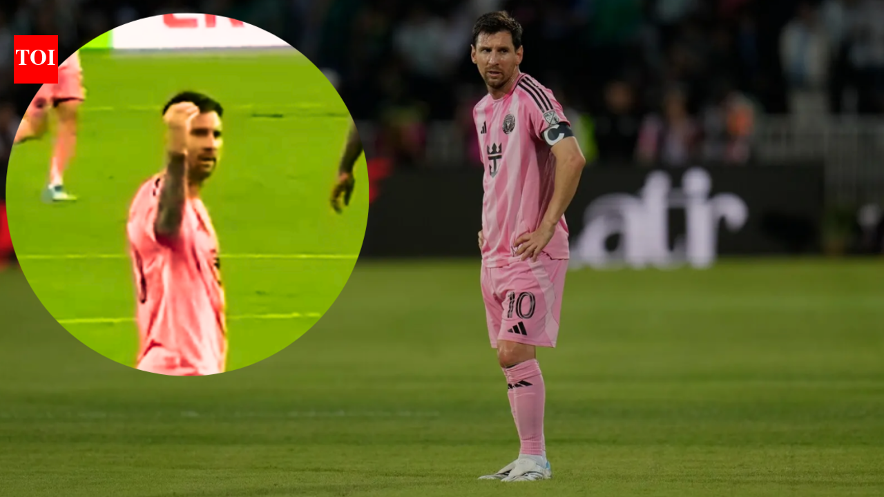 Messi scolds fanatical fans after players protest claiming ‘lack of respect’