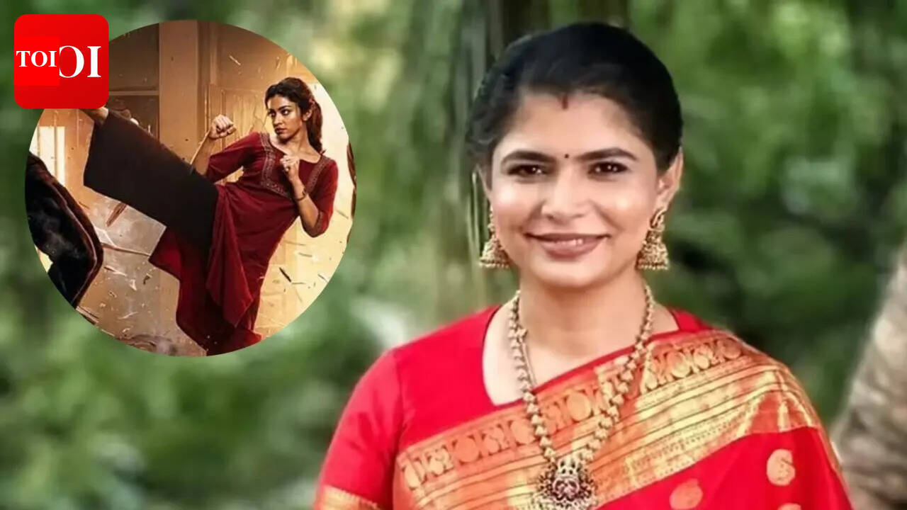 Chinmayi Sripada leaves netizens divided over use of leaked theater clip appreciating Preeti Mukundan’s scene in ‘Blast’. tamil movie news