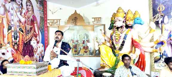 मुजफ्फरनगर: गोकर्ण-धुंधकारी प्रसंग से गूंजा मंदिर परिसर, कथा व्यास गंगोत्री तिवारी मृदुल महाराज ने बताया भागवत श्रवण का महत्व