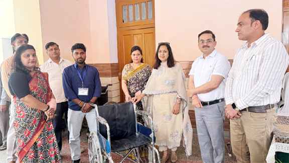 मुजफ्फरनगर नगर पालिका ने 9 आयुष्मान आरोग्य मंदिरों को उपलब्ध कराई व्हीलचेयर, मरीजों और वरिष्ठ नागरिकों को मिलेगी बड़ी राहत।