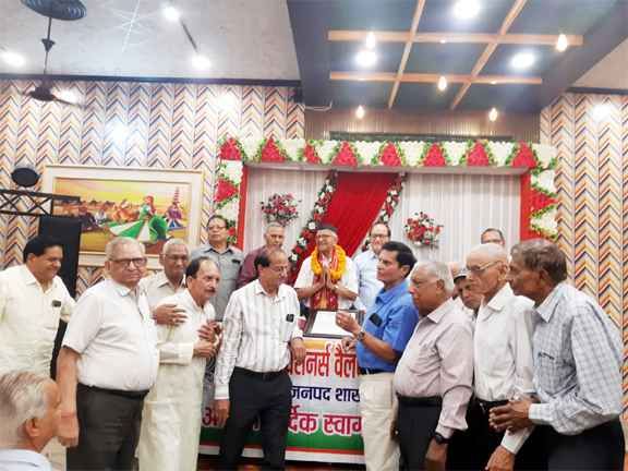 मुजफ्फरनगर पेंशनर्स की मासिक बैठक में वेद प्रकाश सिंघल को सम्मानित किया गया, आठवें वेतन आयोग में पेंशन संशोधन और ओपीएस की मांग तेज हुई