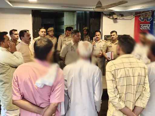 मुजफ्फरनगर: सिखेड़ा थाने में हिस्ट्रीशीटरों की विशेष बैठक, पुलिस को दो टूक चेतावनी- दोबारा अपराध में उतरे तो होगी सख्त कार्रवाई.