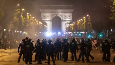 PSG clashes at Champions League celebrations in France; 416 detained, 7 police officers injured