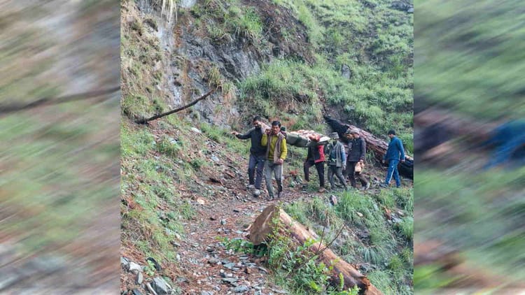 चमोली: सड़क के अभाव में बीमार व्यक्ति को 8 किलोमीटर पैदल चलने के बाद स्ट्रेचर पर अस्पताल भेजा गया, देवल, चमोली समाचार