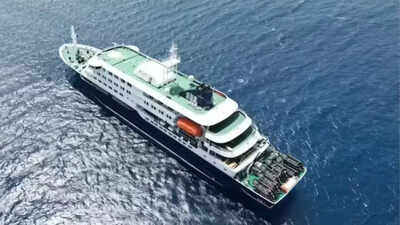 Cruise ship affected by Hantavirus leaves for Canary Islands, passengers will have to undergo medical screening