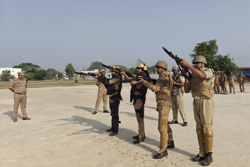 कौशांबी में पुलिस की हाई-इंटेंसिटी दंगा ड्रिल, दंगा नियंत्रण तैयारियों का अभ्यास