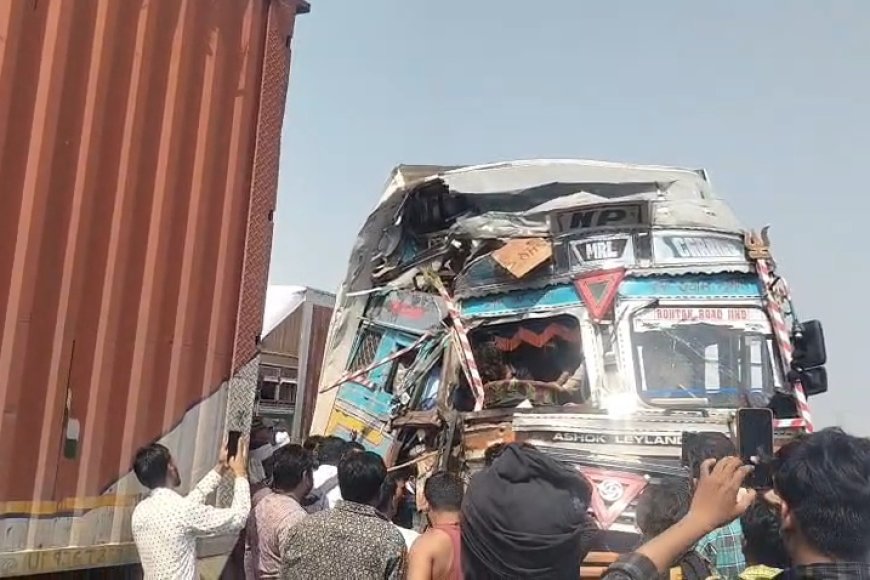 कौशांबी में तेज रफ्तार ट्रक की टक्कर, खड़े कंटेनर से टकराकर फंसे ड्राइवर और क्लीनर