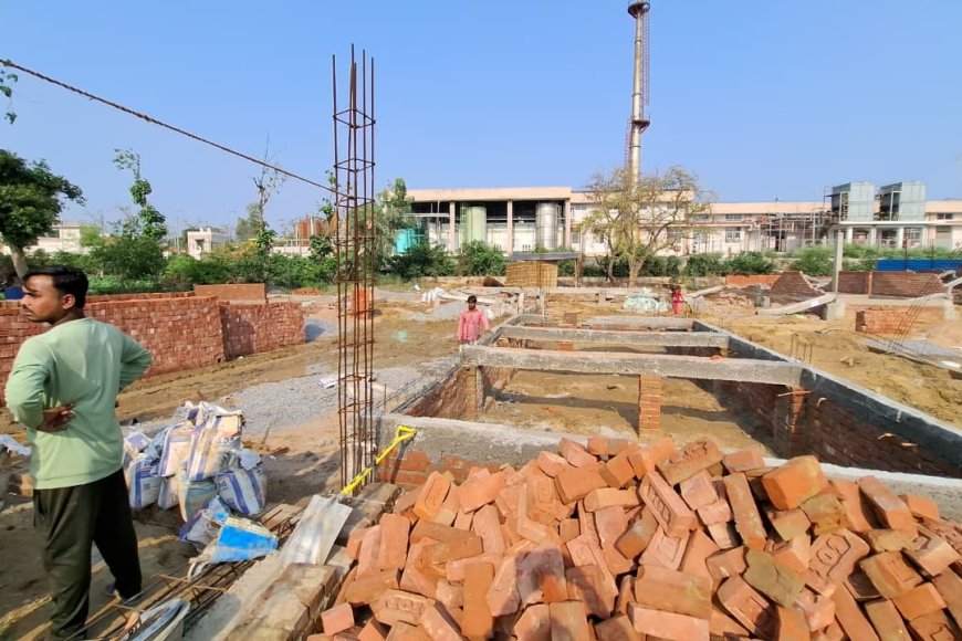 अयोध्या में बड़ी कार्रवाई: 22 लोगों के अवैध कब्जे ढहाए गए, लेखपाल निलंबित, मुख्य आरोपी के खिलाफ FIR दर्ज