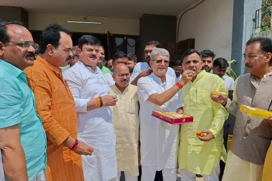 पश्चिम बंगाल में बीजेपी की जीत पर अयोध्या में जश्न, नेताओं ने बताया ऐतिहासिक पल