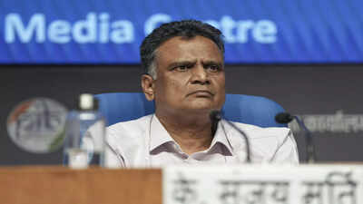 CAG: Governance hinders ease of urban mobility. india news