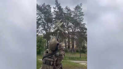 WATCH: Russia’s ‘fire and forget’ $500 Yolka drone hunter that fits in a soldier’s hand