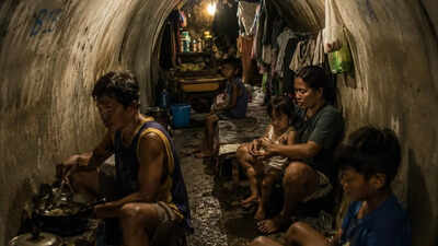 The shocking reality of 100 families living under Manila highways in the Philippines. world News