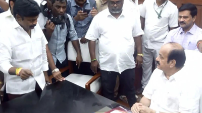 Aiadmk Crisis: AIADMK Political Crisis: Speaker accepts resignation of fourth MLA, latest shock; The strength of the party reduced to 43. india news