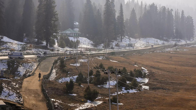 Gulmarg Skiing: Jammu and Kashmir: Warming Gulmarg turns to technology for future four-season skiing. india news