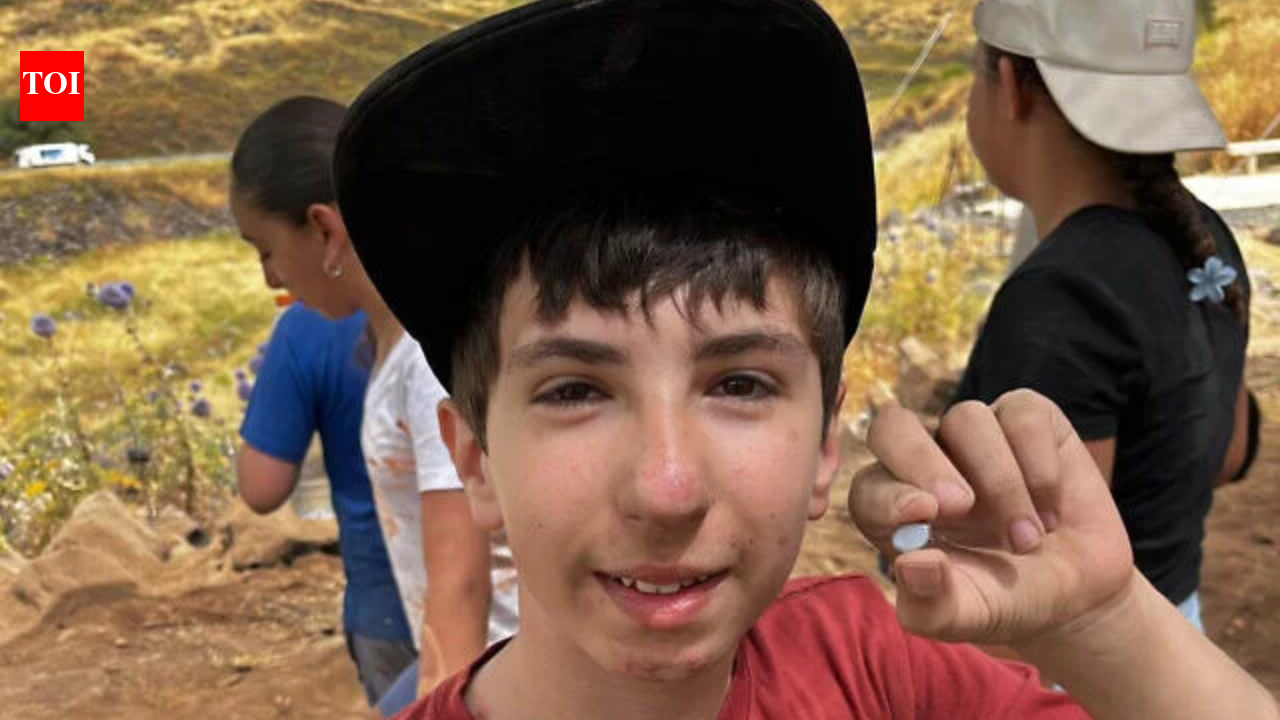 This rare gem was found by a 12 year old child in a Jewish village, Jesus had cursed it. world News