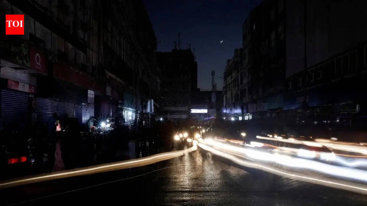 Pakistan market closed: Pakistan closed the market early due to increase in energy costs due to US-Iran conflict. world News
