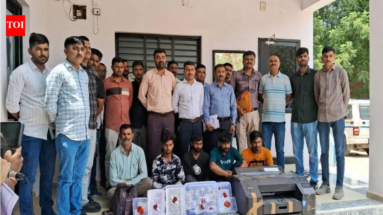 Ahmedabad: Six people arrested in Vatva murder investigation, fake notes worth Rs 29 lakh seized. ahmedabad news