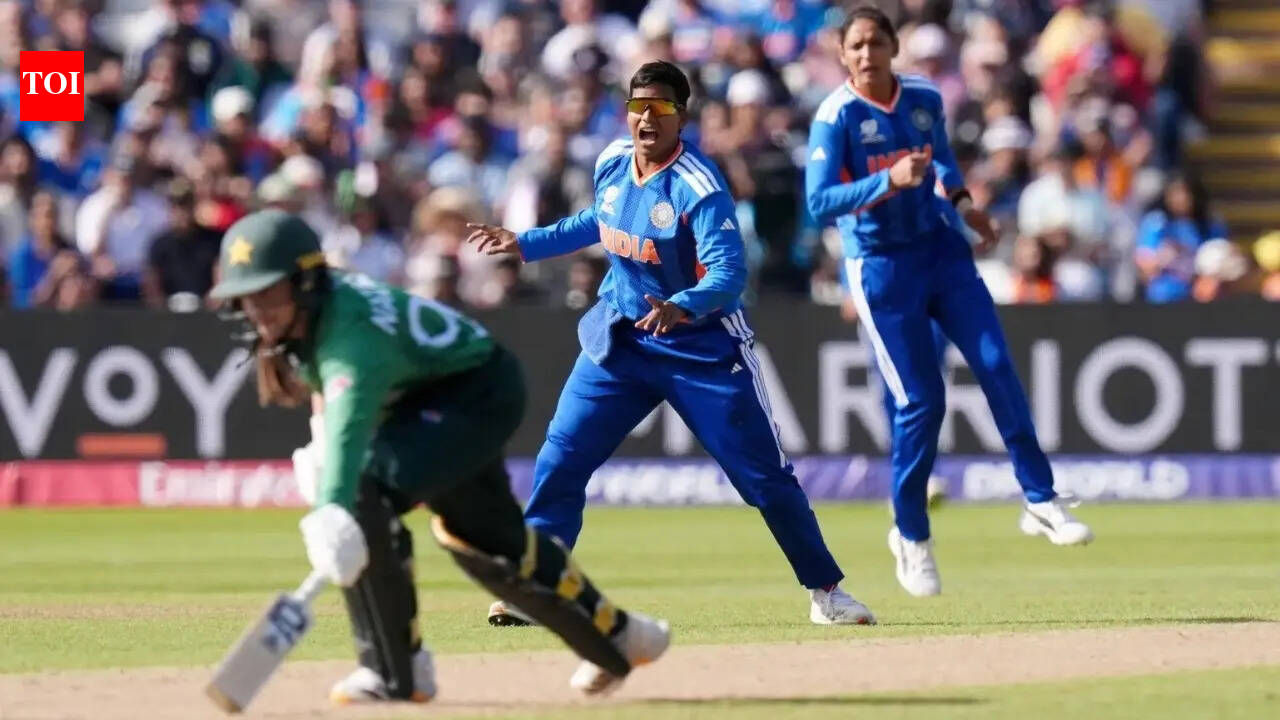 Explosive innings of 64 runs! Deepti Sharma and Richa Ghosh sink Pakistan, India start T20 World Cup with big win. cricket news