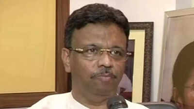 ‘He wanted an honorable exit’: Firhad Hakim resigns as Kolkata mayor, TMC says Mamata Banerjee gave him ‘permission’ to step down india news