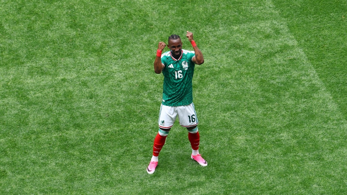 2010 to 2026: As the World Cup wraps up, Quinones recreates Tshabalala’s iconic celebration against South Africa