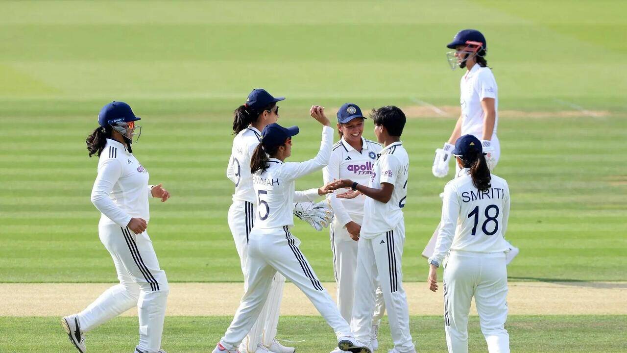 India scored 285 runs with brilliant innings from Mandhana, Harmanpreet and Deepti, restricting England to 21/1 on the first day at Lord’s. cricket news